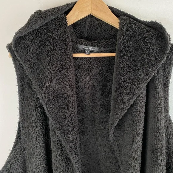 Honey Punch Sherpa Faux Fur Hooded Vest w Pockets - Picture 3 of 6